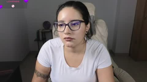 Snapshot of moonwoman_ chatting on July 16, 2026, 5:57 am Moon Woman online show from July 16, 2026, 5:57 am