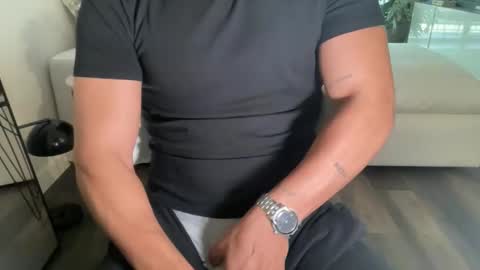 Snapshot of mora594574 chatting on March 21, 2026, 9:40 pm mora594574 online show from March 21, 2026, 9:40 pm