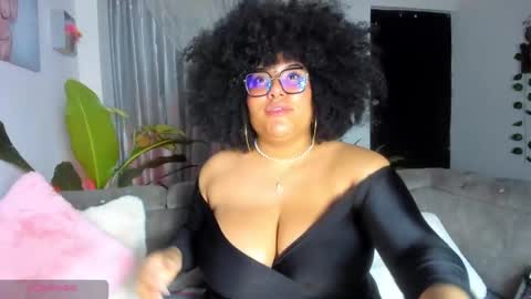 Snapshot of moradaniels chatting on January 17, 2025, 10:22 am   online show from January 17, 2025, 10:22 am