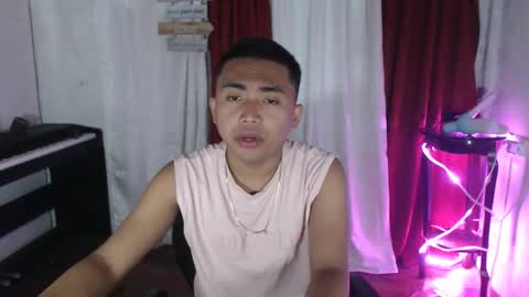 Snapshot of morinohugecock18 chatting on October 19, 2025, 12:44 am Loo online show from October 19, 2025, 12:44 am