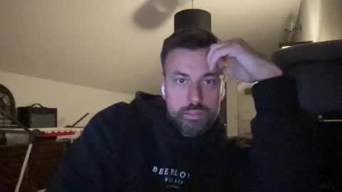 morty87geil online show from November 19, 2025, 5:35 pm