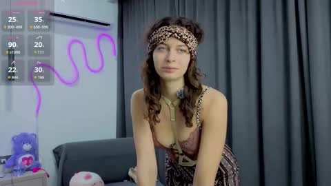 Luna online show from November 25, 2025, 11:16 pm