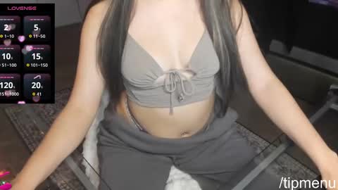 moxieXfoxie online show from April 22, 2026, 5:54 am