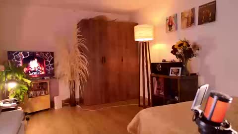 Mr Evans online show from September 23, 2025, 4:21 pm