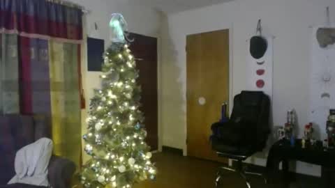 Snapshot of mr_happy12 chatting on December 17, 2024, 10:44 am mr_happy12 online show from December 17, 2024, 10:44 am