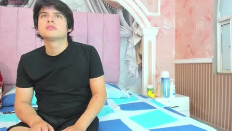 Snapshot of mr_increible_elastigirl chatting on January 9, 2026, 8:43 pm Charlie and Salo online show from January 9, 2026, 8:43 pm