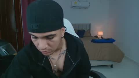 Snapshot of mr_maximo chatting on June 20, 2026, 2:14 am mr_maximo online show from June 20, 2026, 2:14 am