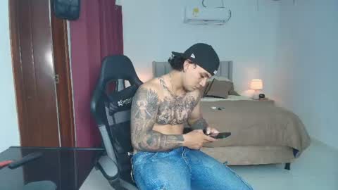 Snapshot of mr_maximo chatting on July 19, 2026, 3:21 am mr_maximo online show from July 19, 2026, 3:21 am