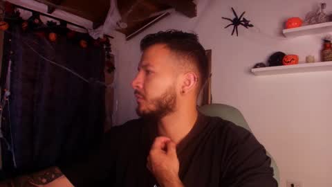 MIKEE online show from October 31, 2025, 3:07 am