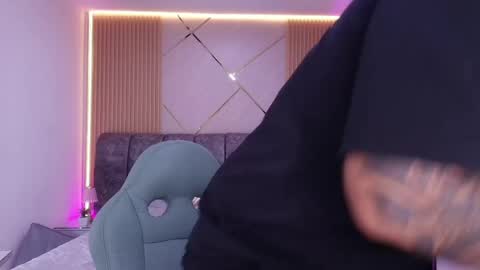 MIKEE online show from April 14, 2026, 3:01 am