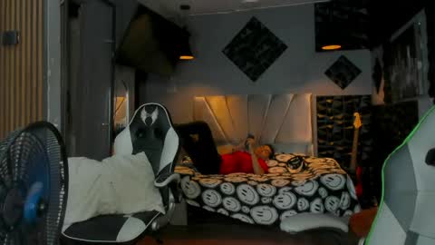 mr_mois online show from May 24, 2026, 5:34 am