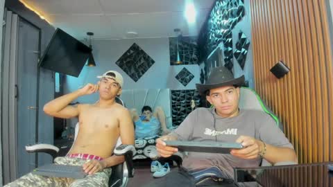 mr_mois online show from May 30, 2026, 6:54 am
