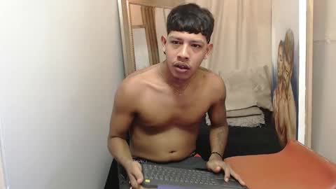 mr_stiven_ online show from November 5, 2025, 2:22 am