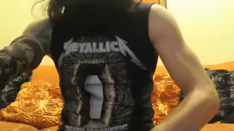 I am  online show from February 1, 2025, 1:02 am