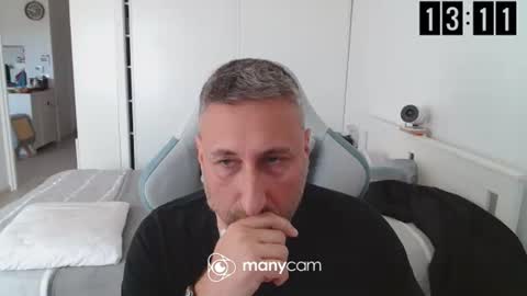 mrdr000 online show from April 16, 2026, 11:11 am