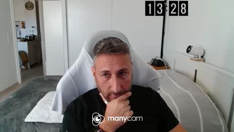 mrdr0o0o online show from November 7, 2025, 12:27 pm