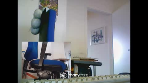 Snapshot of mrduplo1975 chatting on February 13, 2026, 12:01 pm MrJohnsen1975 online show from February 13, 2026, 12:01 pm