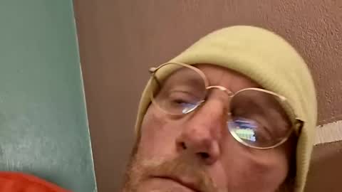Mrnmrsfucks4u2 online show from March 6, 2025, 9:14 am