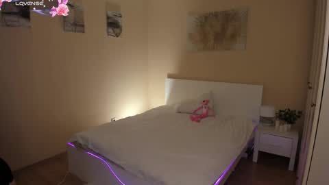 Mia online show from March 9, 2026, 11:36 am