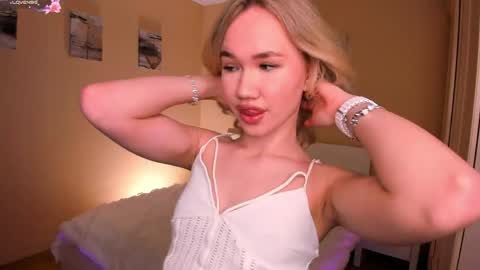 Mia online show from May 18, 2026, 1:50 pm