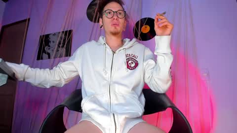 Snapshot of mrshaggy_ chatting on January 29, 2025, 12:35 pm Mr Shaggy online show from January 29, 2025, 12:35 pm