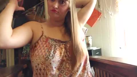 MrsLuna19 online show from October 15, 2025, 3:01 pm