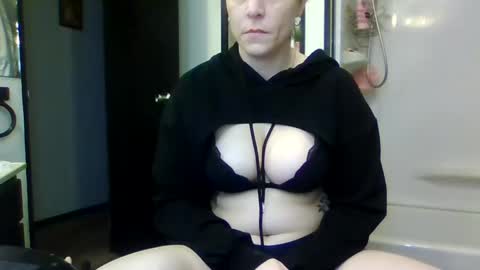 Snapshot of mrstxoxo4594 chatting on September 24, 2025, 11:57 am Mrstxoxo4594 online show from September 24, 2025, 11:57 am