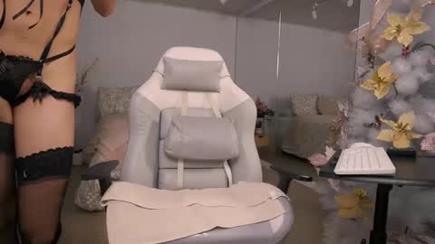 Snapshot of ms_lawless chatting on December 17, 2024, 10:54 pm Samantha online show from December 17, 2024, 10:54 pm