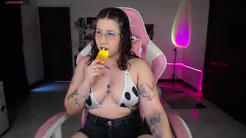 Manuela3 online show from March 16, 2026, 6:56 pm