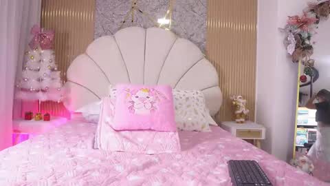 Manuela  online show from November 21, 2025, 3:05 am