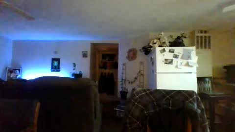 Snapshot of mudge chatting on February 28, 2025, 5:04 am Mudge online show from February 28, 2025, 5:04 am