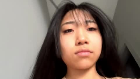 Mia online show from April 2, 2026, 10:07 pm