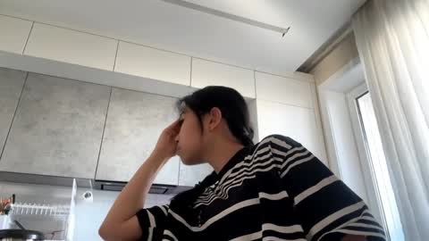 Mia online show from April 9, 2026, 10:15 pm