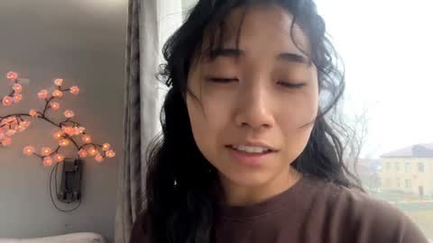 Mia online show from April 21, 2026, 1:42 am