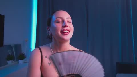 Kira online show from September 14, 2025, 7:18 am