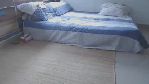   online show from September 11, 2025, 4:40 pm