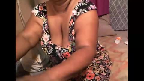 Snapshot of munniegalz1 chatting on February 16, 2025, 6:43 pm your angel online show from February 16, 2025, 6:43 pm