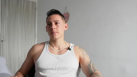 muscle_king_cum online show from April 17, 2026, 3:15 pm