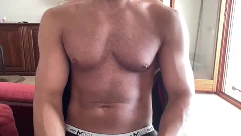 muscleaura online show from May 13, 2026, 9:39 am