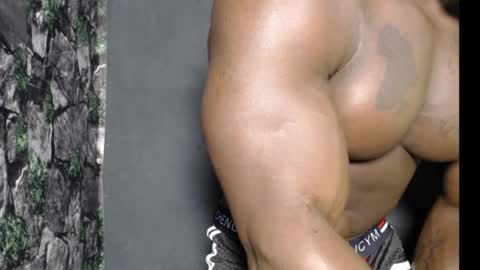 Snapshot of musclegodsammy23 chatting on January 24, 2025, 12:20 am musclegod23 online show from January 24, 2025, 12:20 am