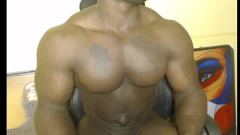 Snapshot of musclegodsammy23 chatting on February 5, 2025, 2:40 am musclegod23 online show from February 5, 2025, 2:40 am
