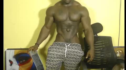 Snapshot of musclegodsammy23 chatting on February 13, 2025, 4:43 am musclegod23 online show from February 13, 2025, 4:43 am