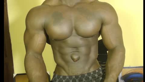 Snapshot of musclegodsammy23 chatting on February 25, 2025, 4:46 am musclegod23 online show from February 25, 2025, 4:46 am
