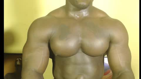 Snapshot of musclegodsammy23 chatting on February 27, 2025, 2:21 pm musclegod23 online show from February 27, 2025, 2:21 pm