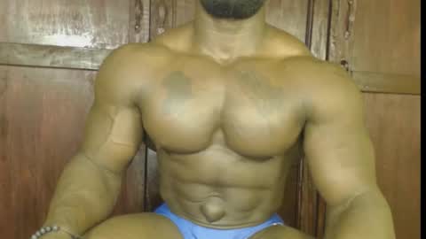 Snapshot of musclegodsammy23 chatting on October 25, 2025, 1:29 pm musclegod23 online show from October 25, 2025, 1:29 pm