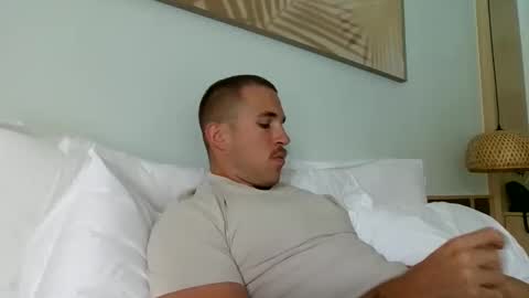 muscleshow00 online show from March 19, 2026, 4:05 am