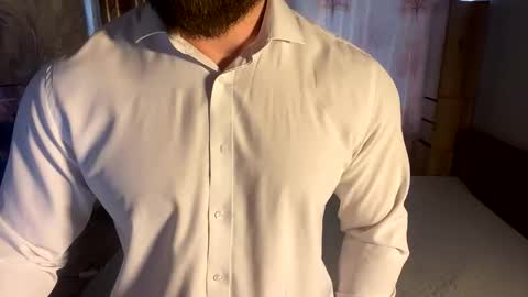 muscularjuggler online show from April 5, 2026, 4:20 am