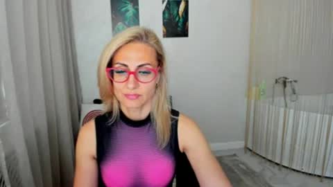 Snapshot of museofstage chatting on July 11, 2026, 11:35 am Diana online show from July 11, 2026, 11:35 am