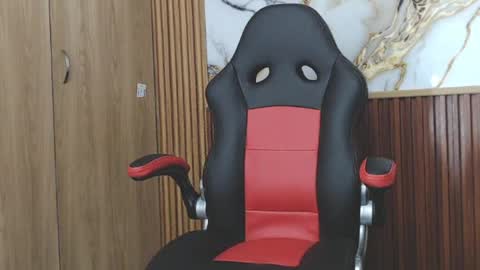 mybonnieandclyde303av online show from April 12, 2026, 4:17 am