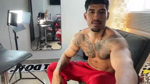 Myke esthetic online show from November 30, 2025, 4:55 pm